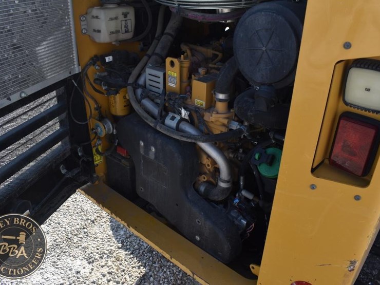 2020-caterpillar-279d3-image-39