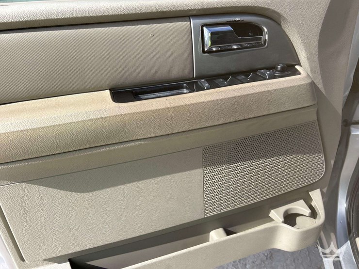 2011-ford-expedition-image-11