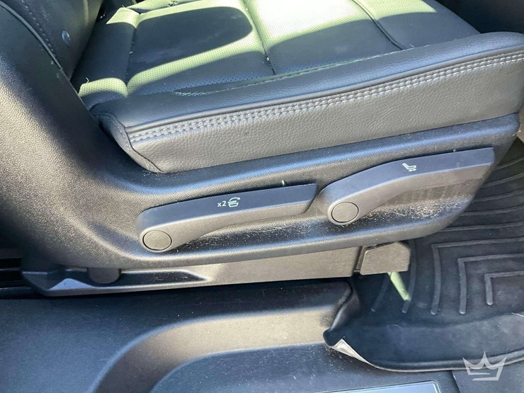 2024-gmc-yukon-denali-image-38