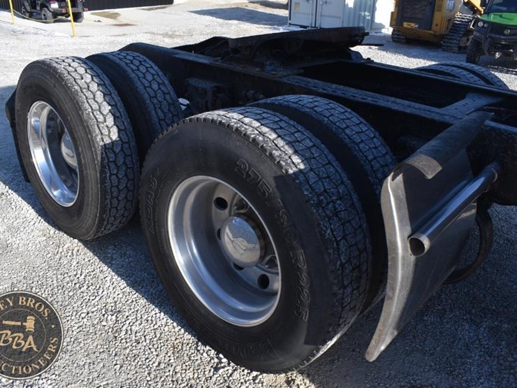 2004-peterbilt-379-image-24