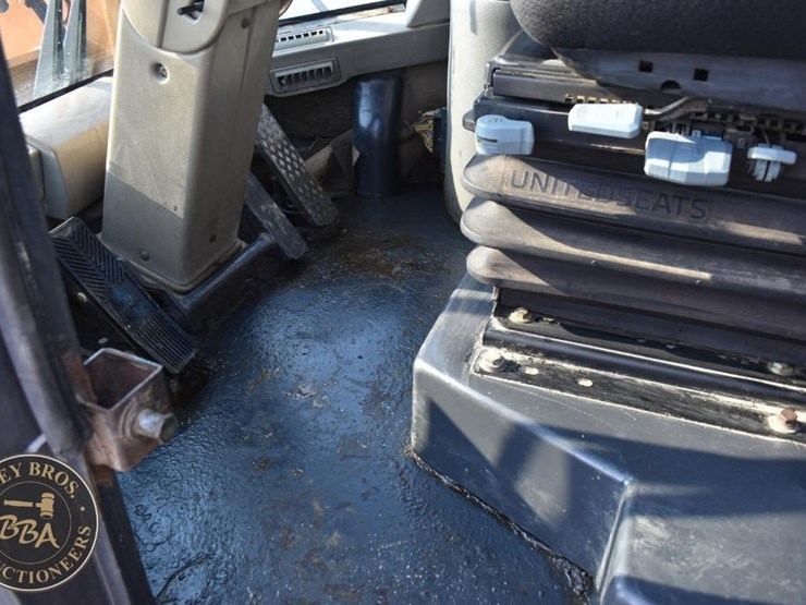 2003-case-621d-xt-image-32