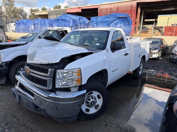 2013-chevrolet-2500-image-1