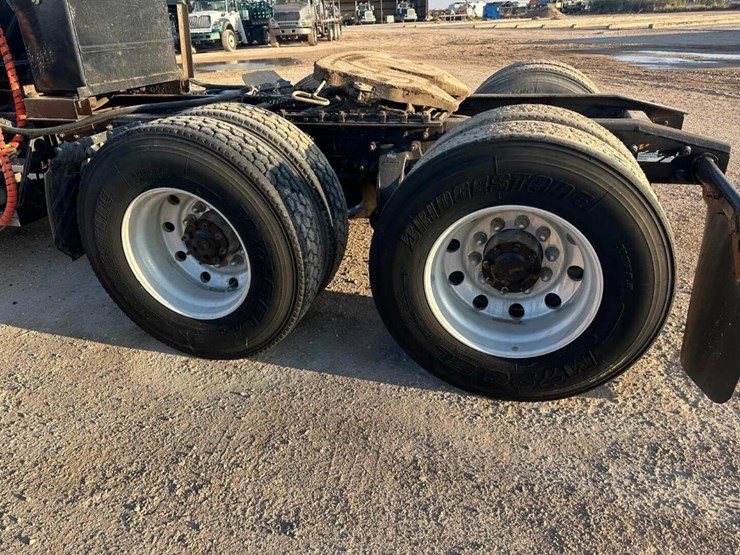 2013-freightliner-cascadia-image-5