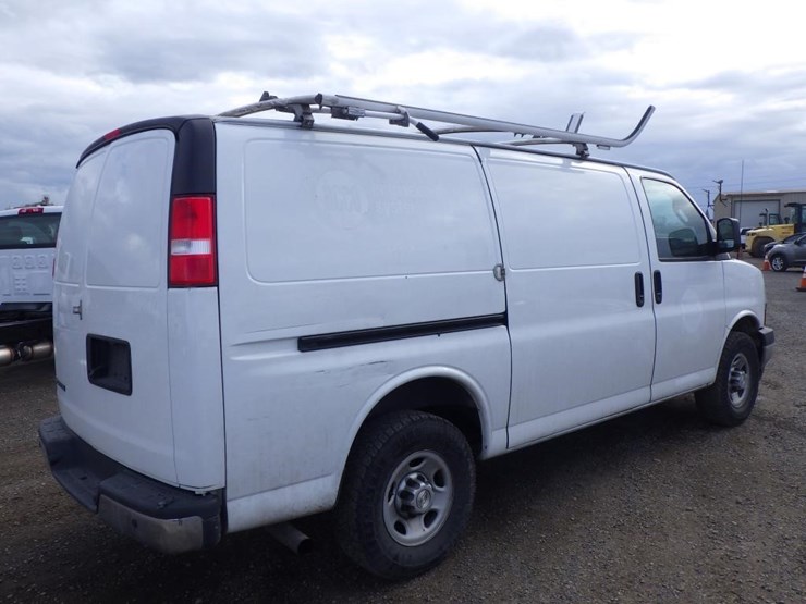 2017-chevrolet-express-2500-image-3