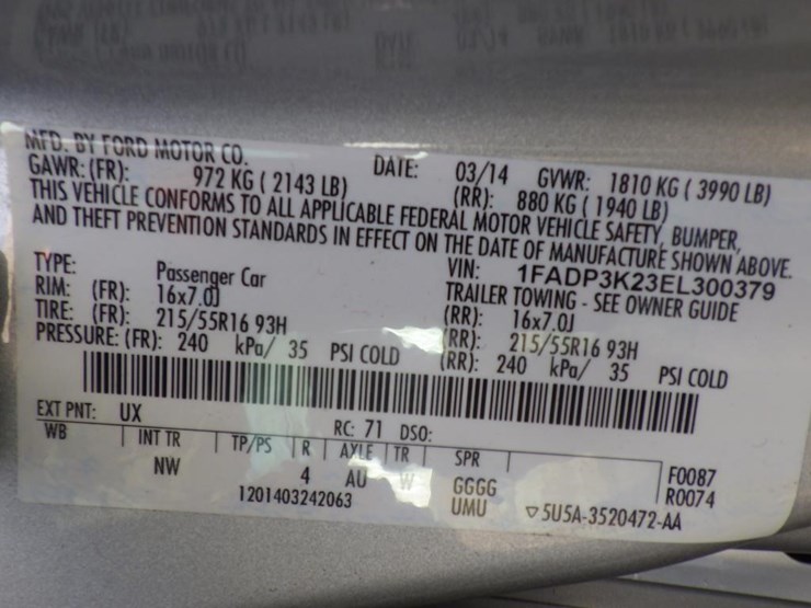 2014-ford-focus-sedan-image-16