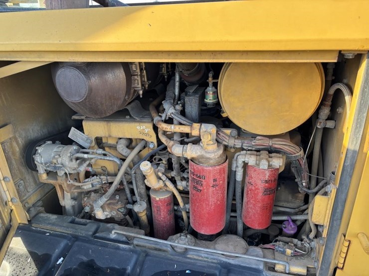 caterpillar-143h-image-53