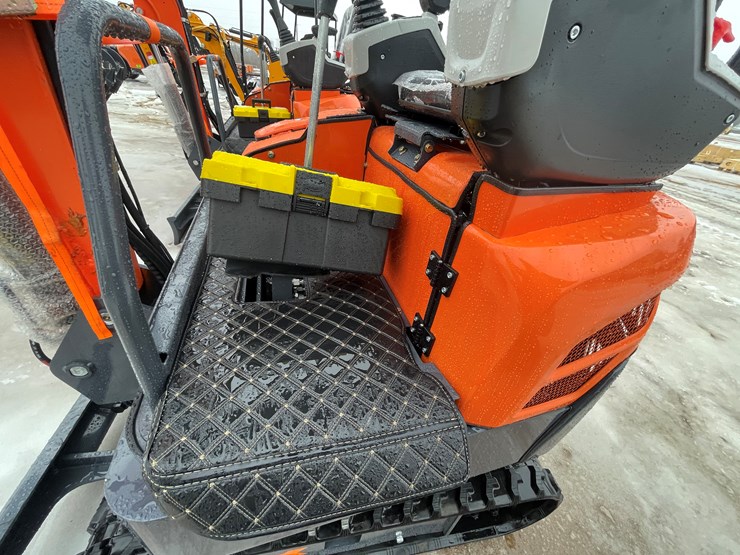 #5402-•-me18-mini-excavator-image-8