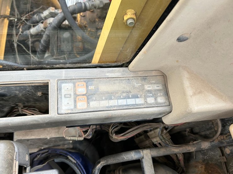 caterpillar-311c-image-24