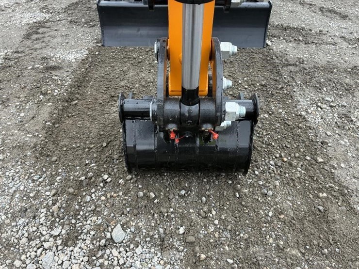 2026-vicsec-v13-hydraulic-excavator-image-8