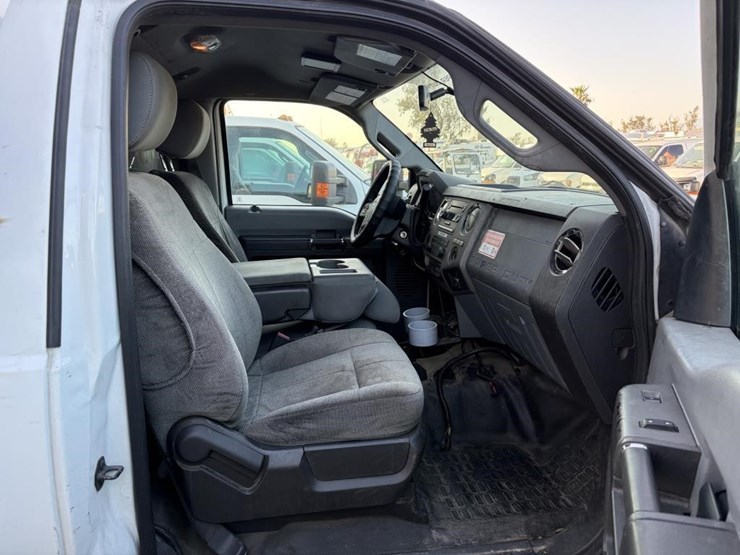 2012-ford-f550-image-9