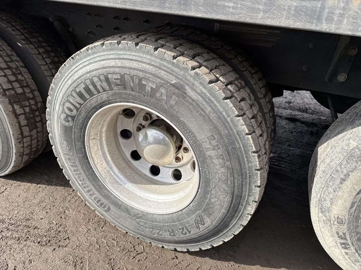 2016-caterpillar-ct660-image-13