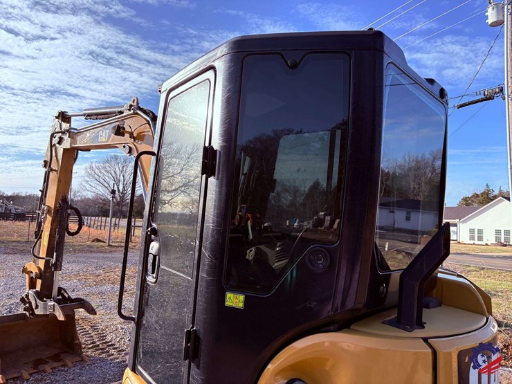 2016-cat-305e2-mini-excavator-image-60