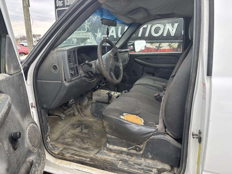 2003-gmc-k2500-image-13