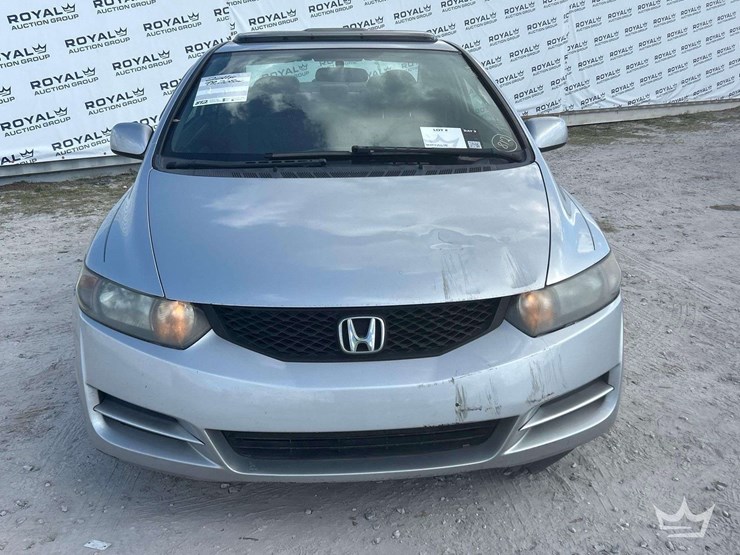 2011-honda-civic-coupe-image-24