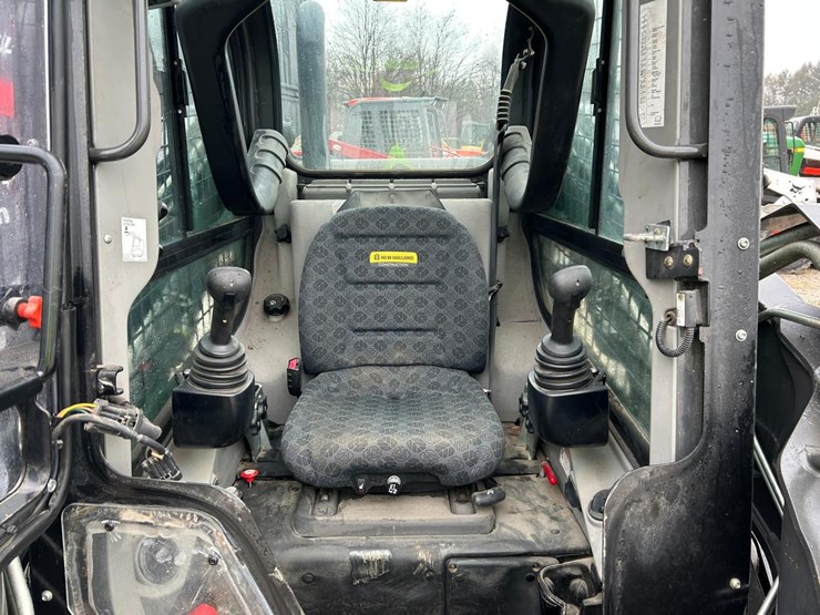 2021-new-holland-c345-image-19