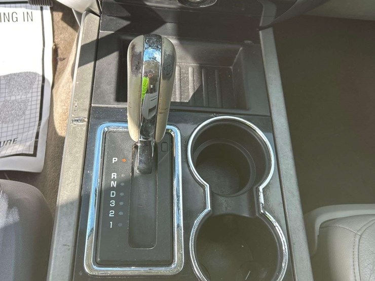 2011-ford-expedition-image-18