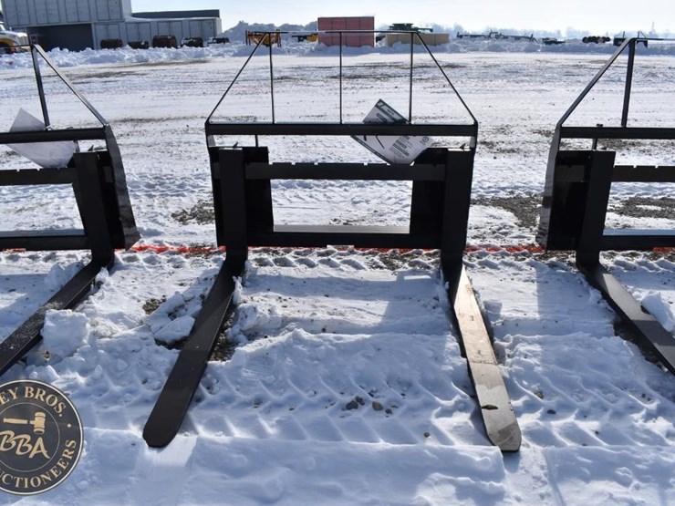 agt-industrial-pallet-fork-attachment-41849-image-1