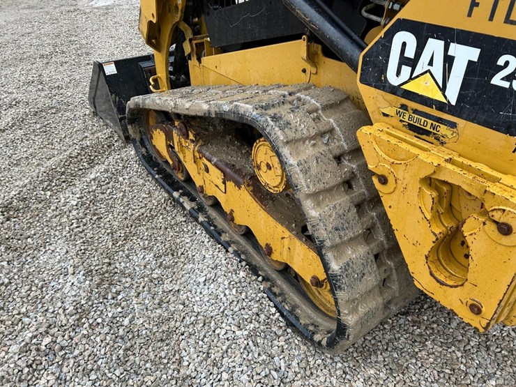 2016-caterpillar-259d-image-19