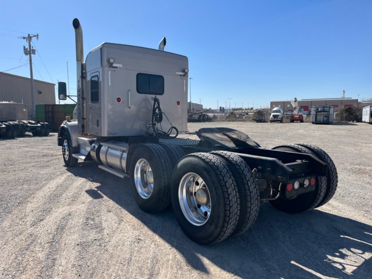 2013-kenworth-t800-image-7