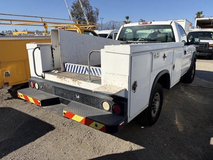 2006-chevrolet-2500-image-3