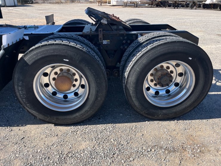 2015-kenworth-t880-image-13