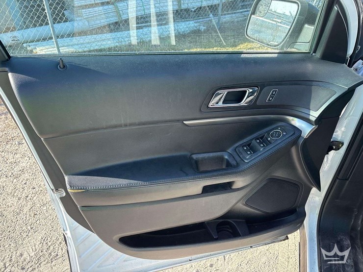 2018-ford-explorer-image-11