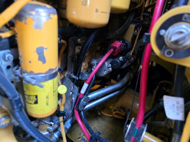 2015-caterpillar-953d-image-97