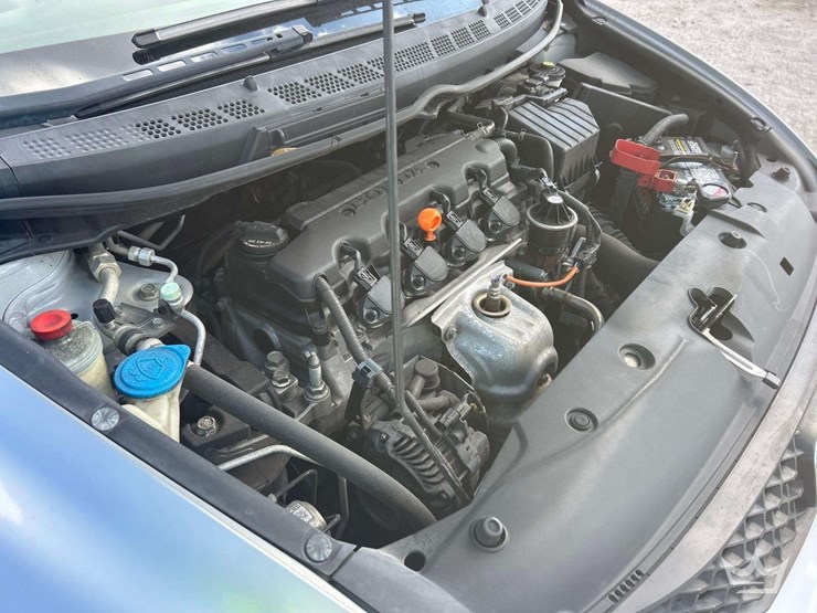 2011-honda-civic-coupe-image-9