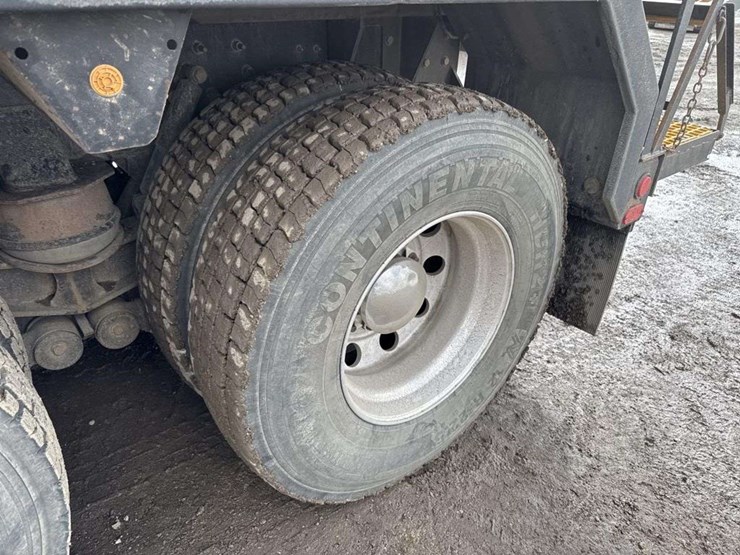 2016-caterpillar-ct660-image-11