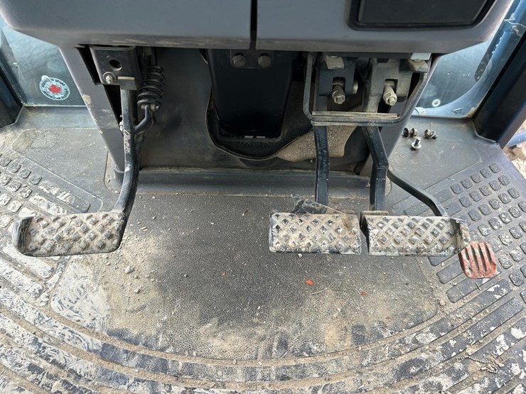 new-holland-8770-image-21