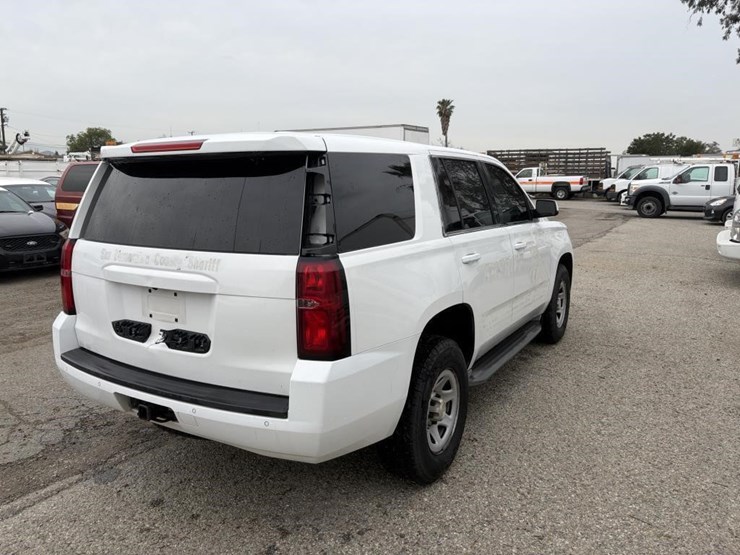 2015-chevrolet-tahoe-image-3