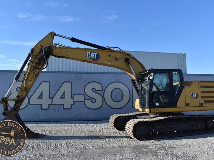 2020-caterpillar-320-image-4