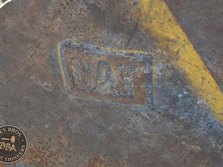 2020-caterpillar-320-image-16