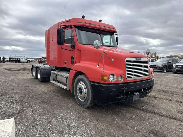 2000-freightliner-flc120-image-6