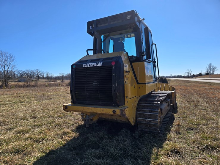 2015-caterpillar-953d-image-18