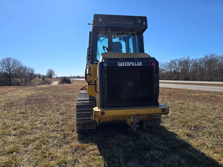 2015-caterpillar-953d-image-15