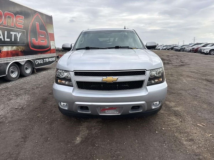 2012-chevrolet-suburban-1500-image-7