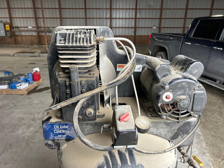 60-gal.-upright-air-compressor-image-5