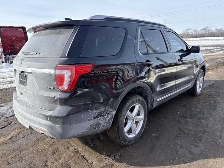 2016-ford-explorer-xlt-image-5