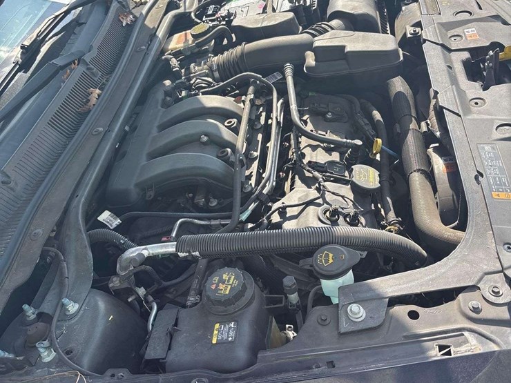 2013-ford-taurus-sedan-image-8