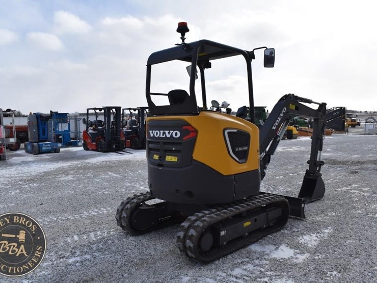 2023-volvo-ecr25-electric-image-9