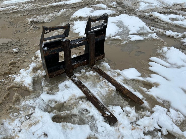 36”-skid-steer-pallet-forks-image-2