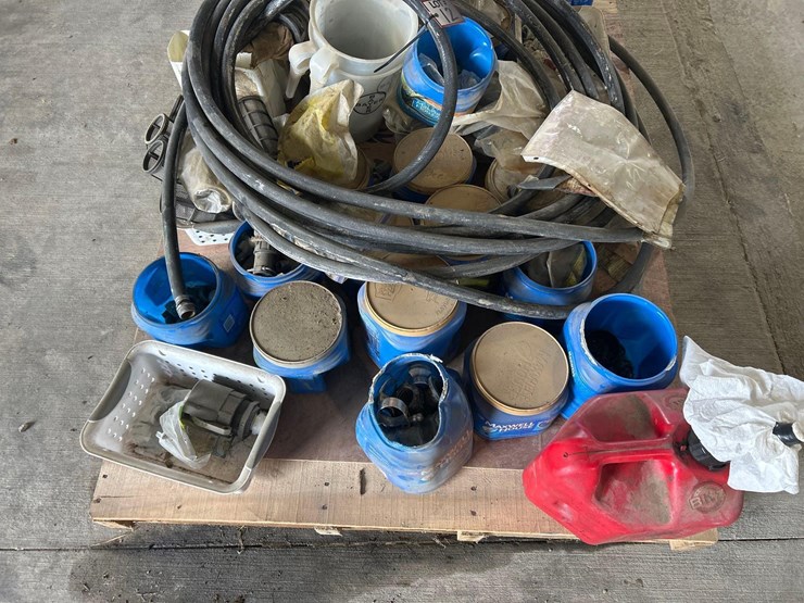 pallet-of-misc.-sprayer-tips,-screens,-etc.-image-4