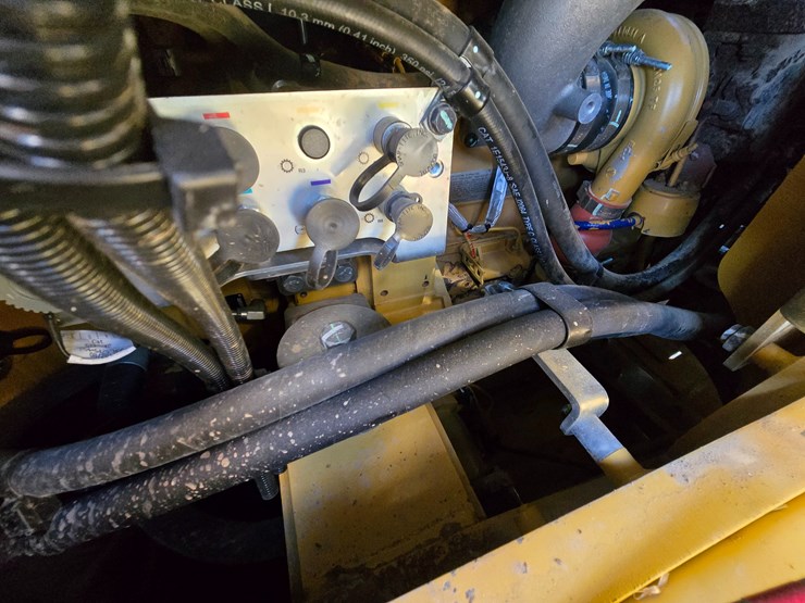 2015-caterpillar-953d-image-79