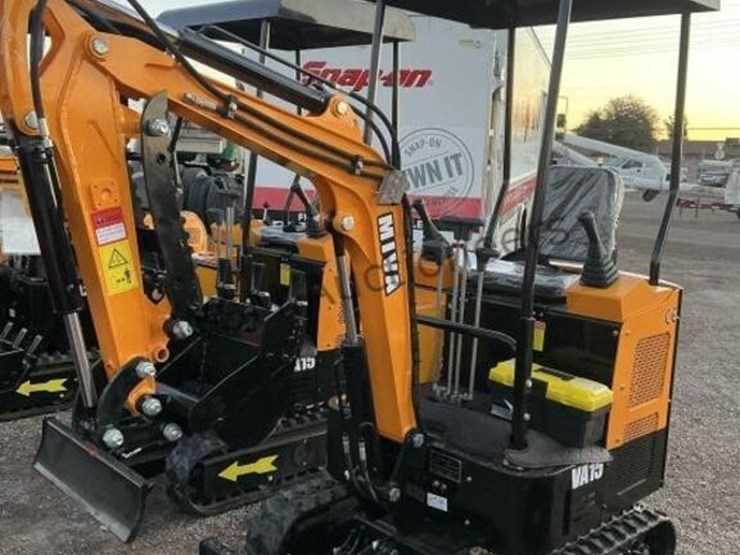 2025-miva-va15-mini-excavator-image-2