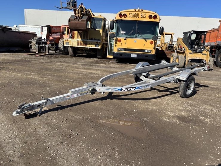 2016-triton-ltcwci-t-jetski-trailer-image-1