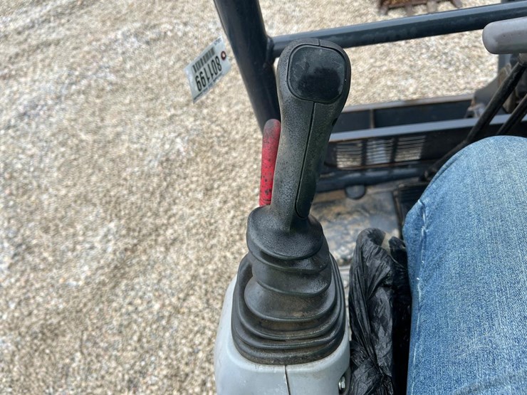 2022-deere-30g-image-24