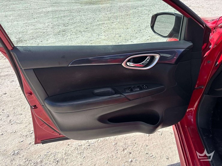 2017-nissan-sentra-sr-sedan-image-11