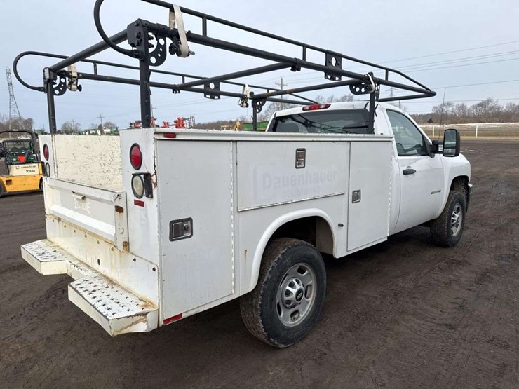 2013-chevrolet-2500-image-5