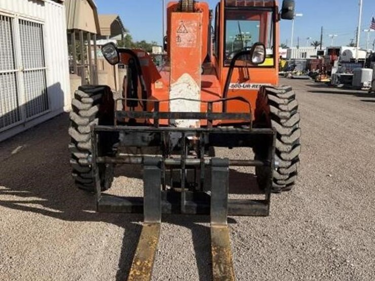 2012-jlg-8042-image-3